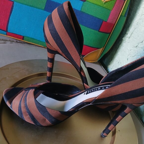 Alice Olivia  Gigi Stripe Heels - Picture 6 of 9